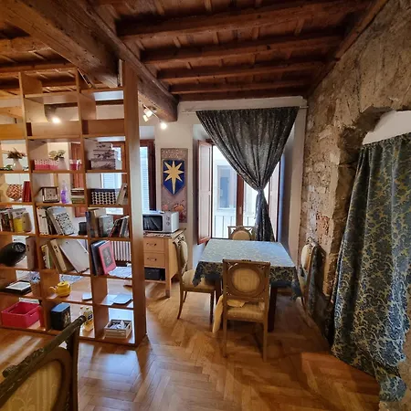 La Sede Dell'arte Monolocale E In Torre Medievale Vicino A Duomo E Piazza Signoria Florencia