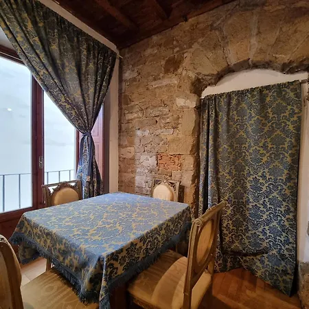 La Sede Dell'arte Monolocale E In Torre Medievale Vicino A Duomo E Piazza Signoria