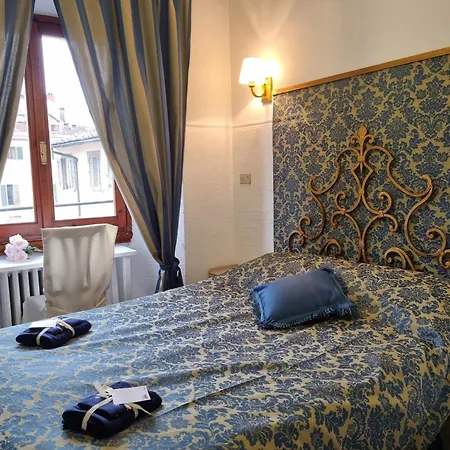 La Sede Dell'arte Monolocale E In Torre Medievale Vicino A Duomo E Piazza Signoria