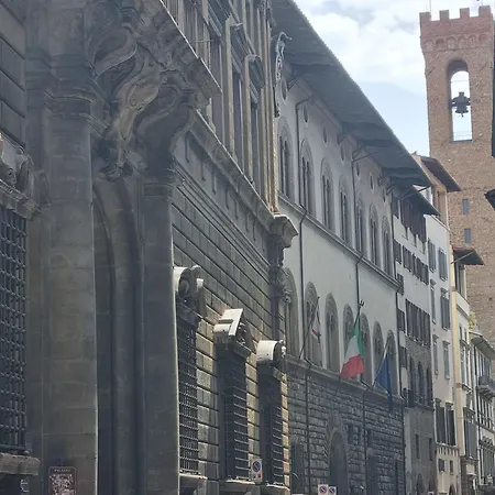 La Sede Dell'arte Monolocale E In Torre Medievale Vicino A Duomo E Piazza Signoria *