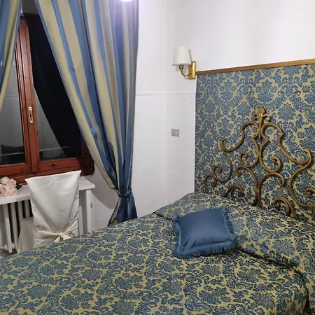 La Sede Dell'arte Monolocale E In Torre Medievale Vicino A Duomo E Piazza Signoria