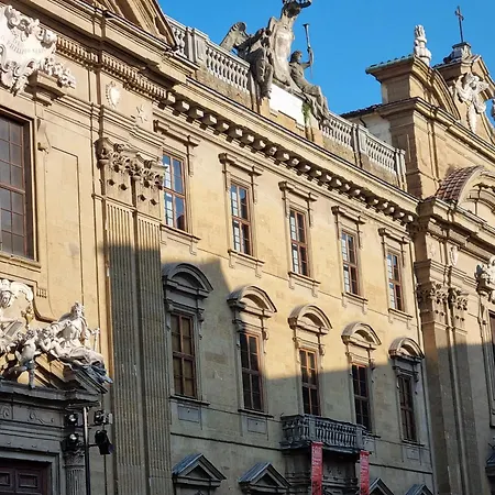 La Sede Dell'arte Monolocale E In Torre Medievale Vicino A Duomo E Piazza Signoria *