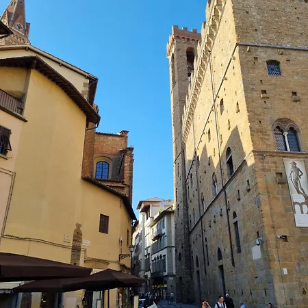 La Sede Dell'arte Monolocale E In Torre Medievale Vicino A Duomo E Piazza Signoria *