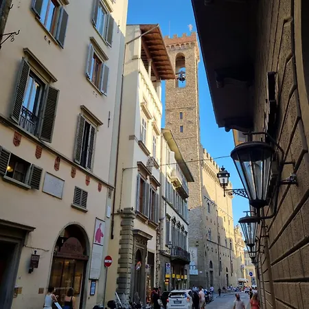La Sede Dell'arte Monolocale E In Torre Medievale Vicino A Duomo E Piazza Signoria