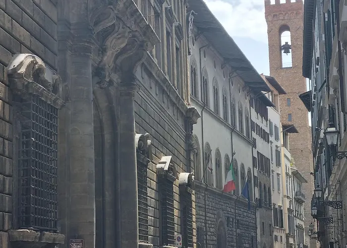 La Sede Dell'arte Monolocale E In Torre Medievale Vicino A Duomo E Piazza Signoria *