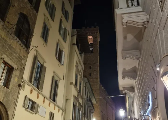 Апартаменты La Sede Dell'arte Monolocale E In Torre Medievale Vicino A Duomo E Piazza Signoria Флоренция