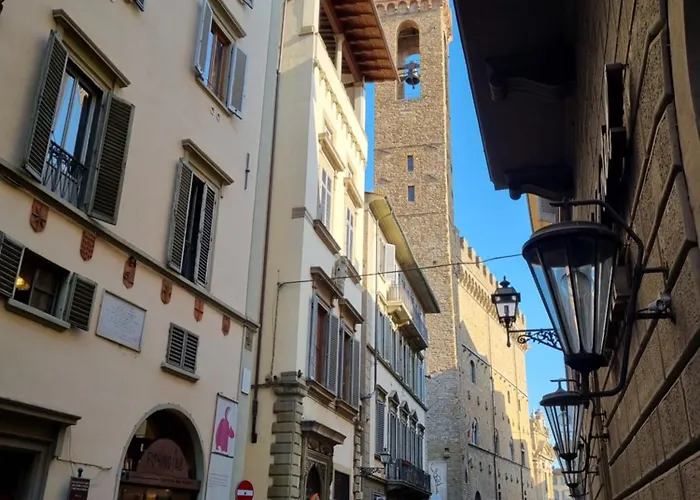 La Sede Dell'arte Monolocale E In Torre Medievale Vicino A Duomo E Piazza Signoria